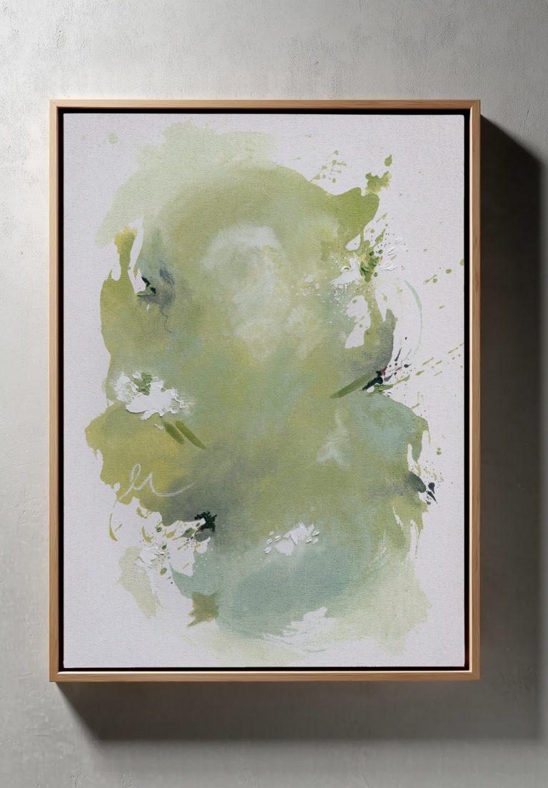 Abstrakte Aquarellmalerei in Grüntönen mit sanften, verschwommenen Formen.